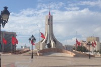 Fahnen auf Halbmast am nationalen Trauertag 19. Oktober